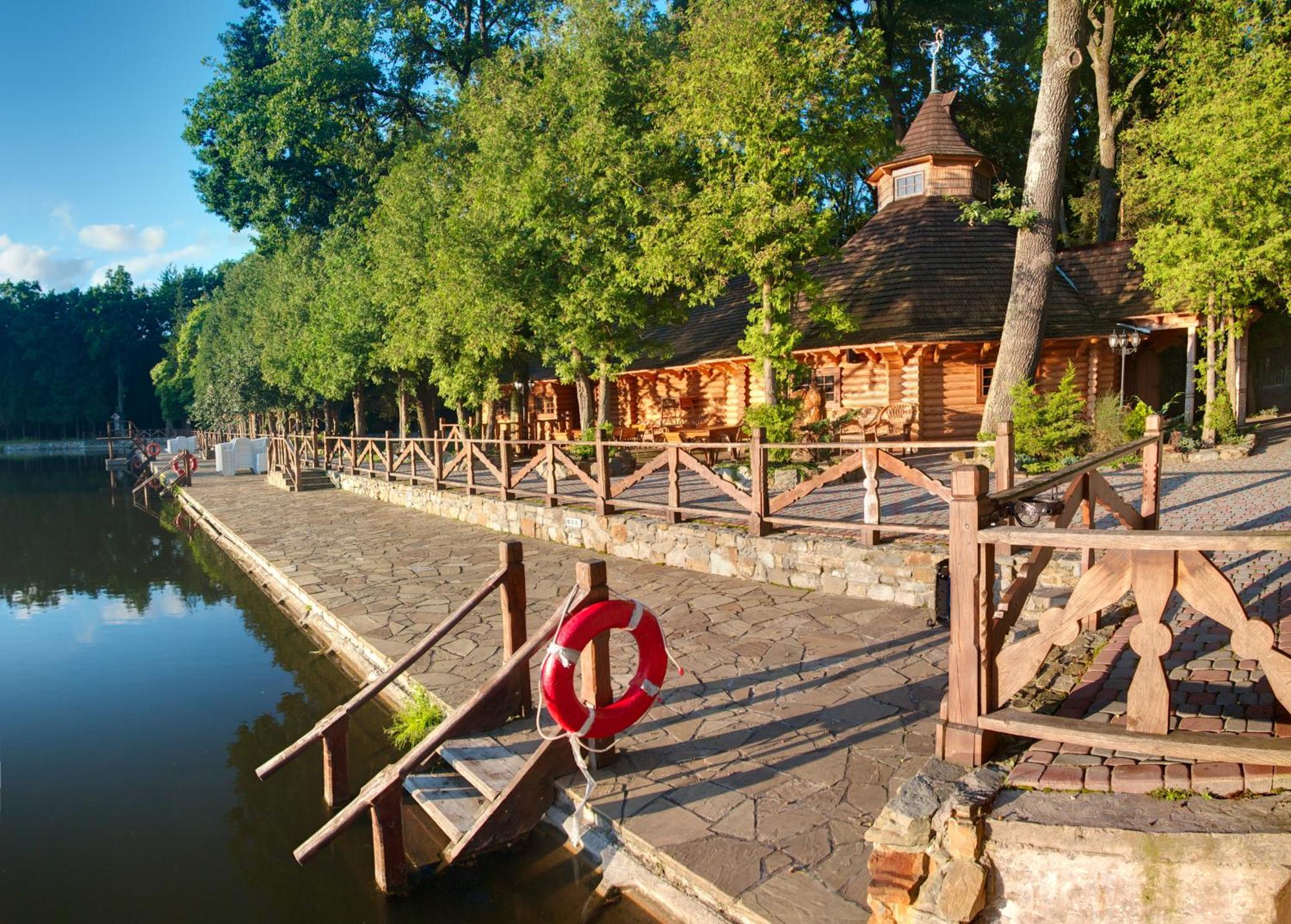 Sherwood Hotel Dolgomostiska Exterior foto